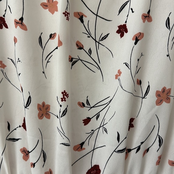 Sienna Sky White Floral Peplum Wrap Blouse Large - Picture 7 of 7